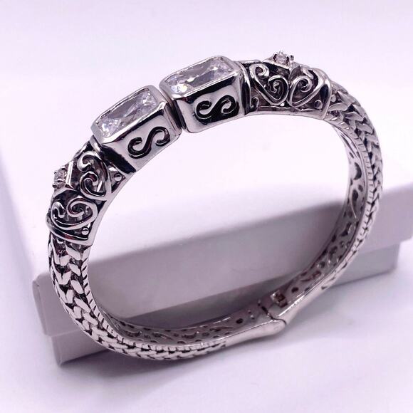 Beautiful Silver Plated Cuff Floral Decoration Sparkly CZ - Picture 7 of 8